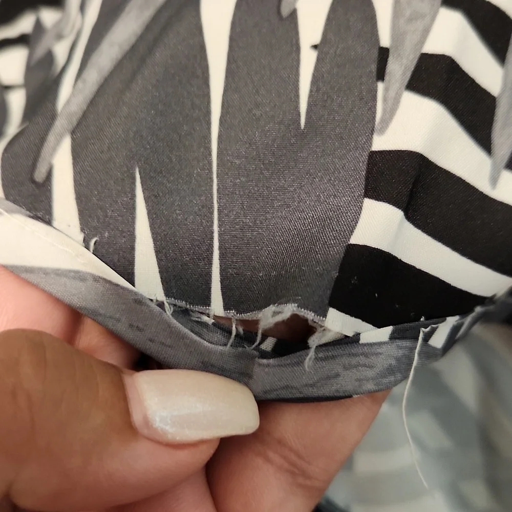 [Old Navy] Active Caribbean Leaves Shorts - Sz S